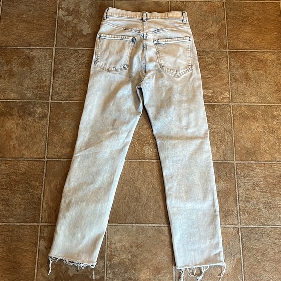 Express Distressed Jeans. Slim Ankle. Size 4 - Picture 4 of 4